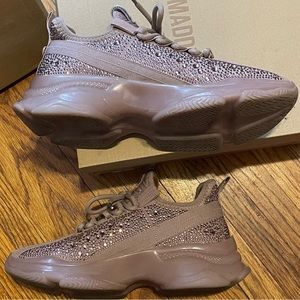 *HARD TO FIND* Size 8 Steve Madden Maximas